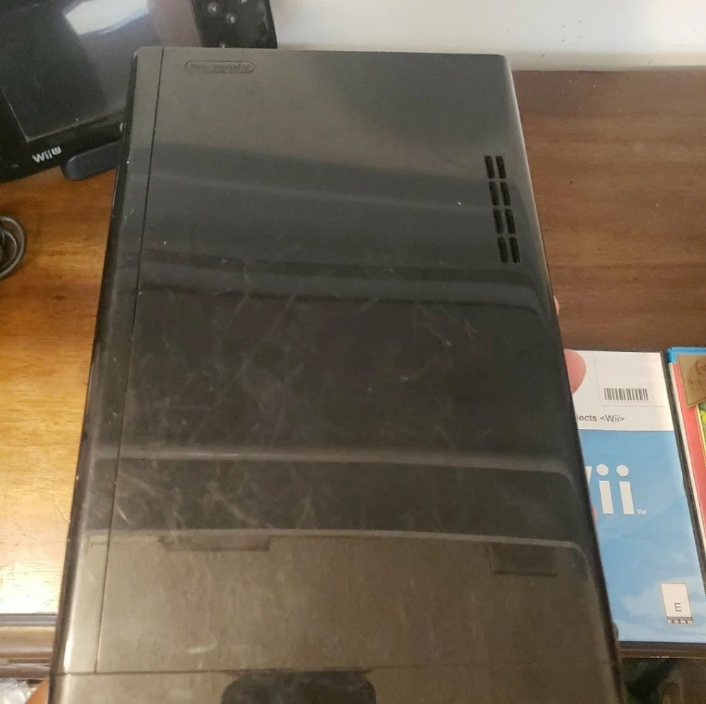 Nintendo Wii U 32GB in Black (PIKMIN!) BUNDLE